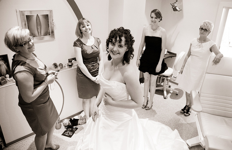 Hochzeitsreportage Braut beim Getting Ready